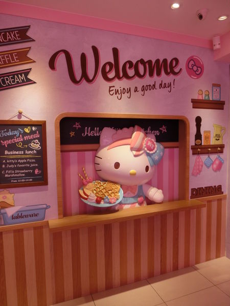 【台北 忠孝新生站美食】Hello Kitty 主題餐廳- Hello Kitty Kitchen And Dining @貝大小姐的多元心宇宙