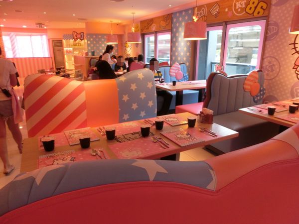 【台北 忠孝新生站美食】Hello Kitty 主題餐廳- Hello Kitty Kitchen And Dining @貝大小姐的多元心宇宙
