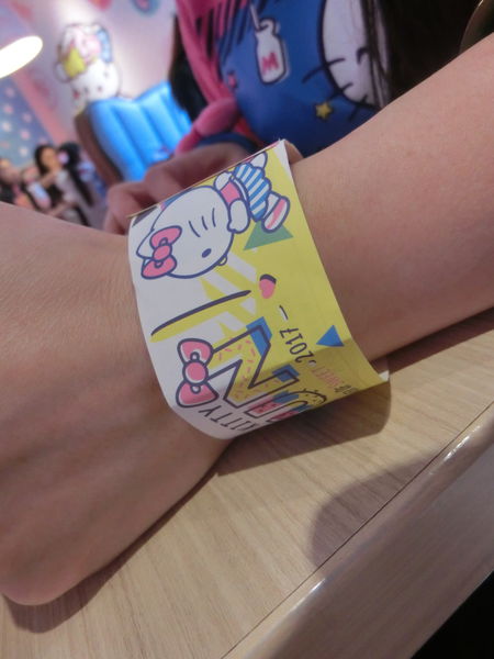 【台北 忠孝新生站美食】Hello Kitty 主題餐廳- Hello Kitty Kitchen And Dining @貝大小姐的多元心宇宙