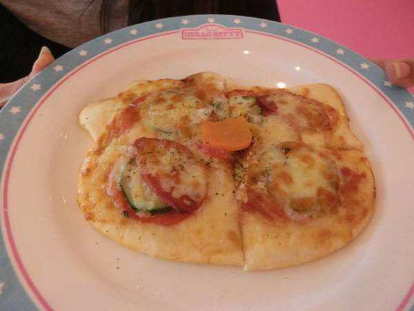 【台北 忠孝新生站美食】Hello Kitty 主題餐廳- Hello Kitty Kitchen And Dining @貝大小姐的多元心宇宙