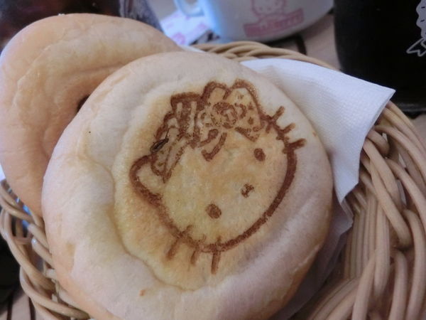 【台北 忠孝新生站美食】Hello Kitty 主題餐廳- Hello Kitty Kitchen And Dining @貝大小姐的多元心宇宙