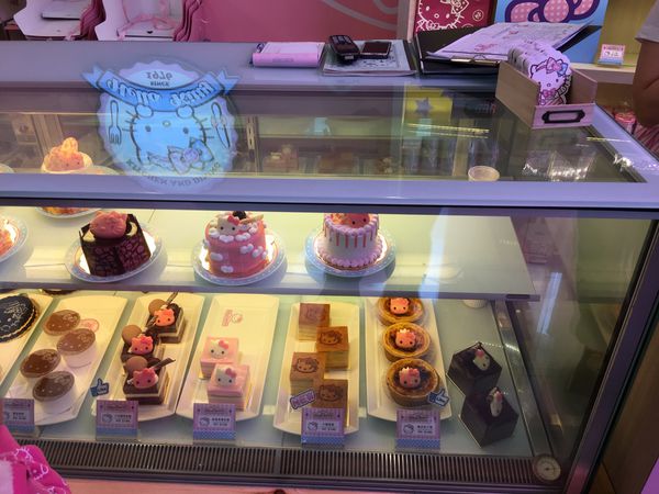 【台北 忠孝新生站美食】Hello Kitty 主題餐廳- Hello Kitty Kitchen And Dining @貝大小姐的多元心宇宙