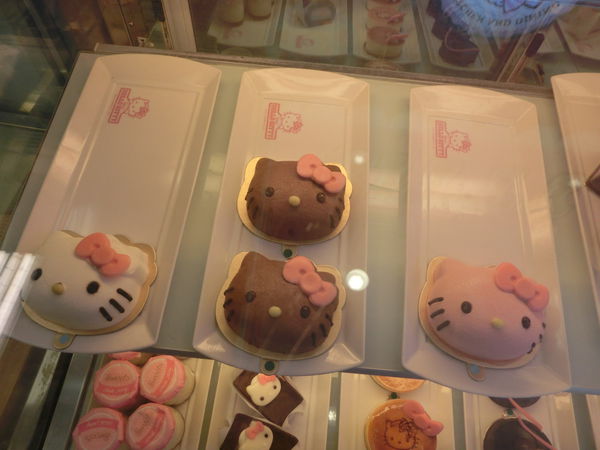 【台北 忠孝新生站美食】Hello Kitty 主題餐廳- Hello Kitty Kitchen And Dining @貝大小姐的多元心宇宙