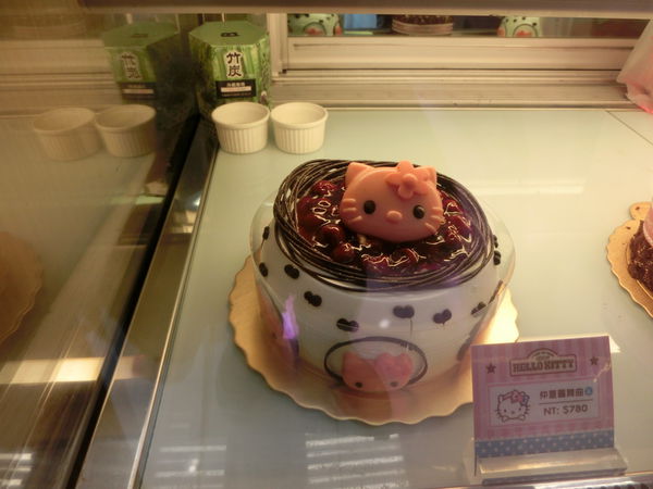【台北 忠孝新生站美食】Hello Kitty 主題餐廳- Hello Kitty Kitchen And Dining @貝大小姐的多元心宇宙