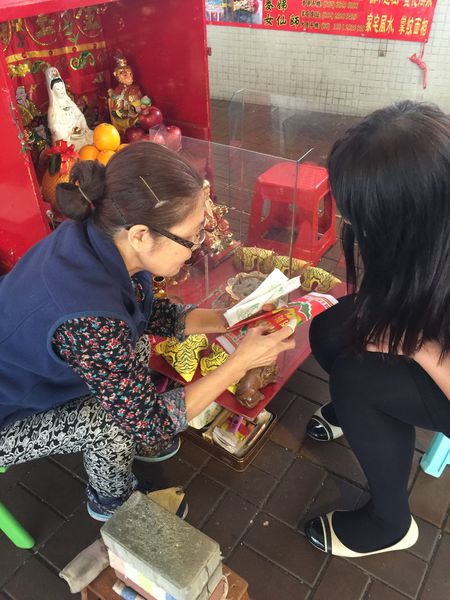 【香港 銅羅灣景點】鵝頸橋下打小人 @貝大小姐的多元心宇宙