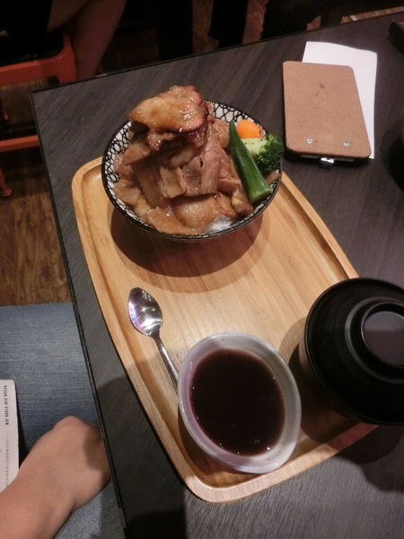 【台中 東區美食】開丼 燒肉vs丼飯 秀泰站前店 @貝大小姐的多元心宇宙