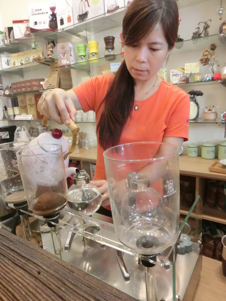 【台中 東區咖啡】斯玬尼咖啡 @貝大小姐的多元心宇宙