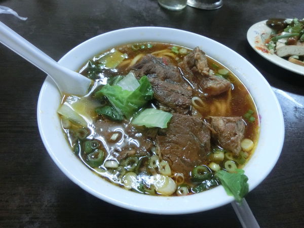 【台北 永春站美食】小陳牛肉麵 @貝大小姐的多元心宇宙
