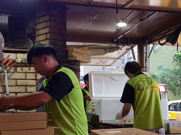 【新北 餐車美食】KK窯烤披薩 @貝大小姐的多元心宇宙