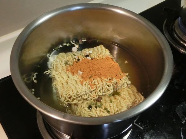 【網購美食】龍蝦風味馬鈴薯泡麵 @貝大小姐的多元心宇宙