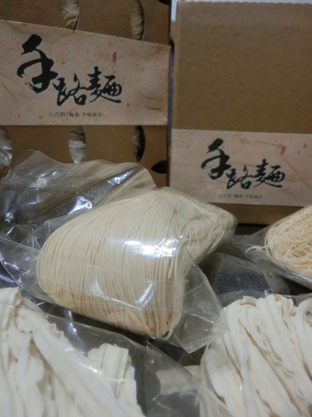 【網購美食】優墾產銷商行 古麻台灣頂級100%冷壓純黑芝麻油、古麻台灣頂級 100%冷壓純白芝麻油、海三小XO醬系列、手路麵以及手路麵線 @貝大小姐的多元心宇宙