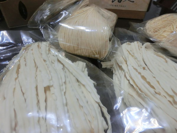 【網購美食】優墾產銷商行 古麻台灣頂級100%冷壓純黑芝麻油、古麻台灣頂級 100%冷壓純白芝麻油、海三小XO醬系列、手路麵以及手路麵線 @貝大小姐的多元心宇宙