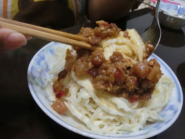 【網購美食】優墾產銷商行 古麻台灣頂級100%冷壓純黑芝麻油、古麻台灣頂級 100%冷壓純白芝麻油、海三小XO醬系列、手路麵以及手路麵線 @貝大小姐的多元心宇宙