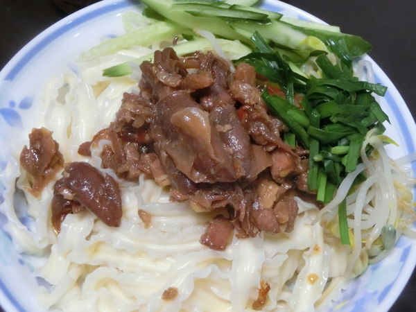 【網購美食】優墾產銷商行 古麻台灣頂級100%冷壓純黑芝麻油、古麻台灣頂級 100%冷壓純白芝麻油、海三小XO醬系列、手路麵以及手路麵線 @貝大小姐的多元心宇宙