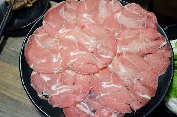 【台北 民生社區美食】饗樂shabu精緻鍋品 @貝大小姐的多元心宇宙