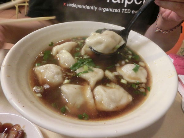 【台北 忠孝新生站美食】銀記手擀刀切牛肉麵 @貝大小姐的多元心宇宙