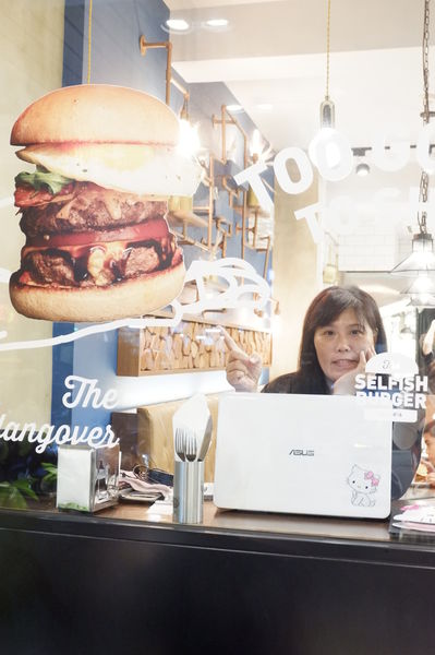 【台北 世貿站美食】Selfish Burger 喀漢堡 @貝大小姐的多元心宇宙