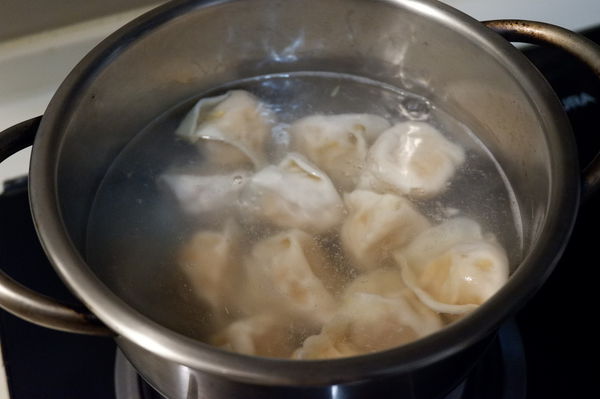 【網購宅配美食】鎮新記手工水餃 @貝大小姐的多元心宇宙