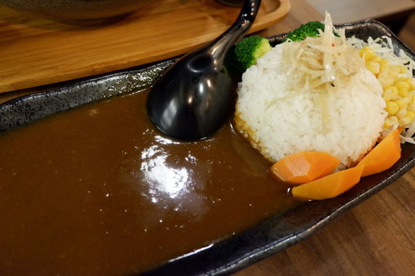 【台北 西門站美食】扒咖哩 バカレーカーレ @貝大小姐的多元心宇宙
