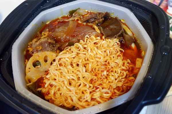 【網購美食】海底撈麻辣嫩牛自煮火鍋 @貝大小姐的多元心宇宙