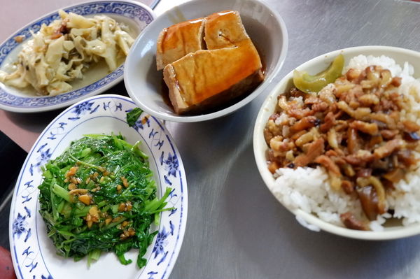 【台北 中正紀念堂站美食】金峰魯肉飯 @貝大小姐的多元心宇宙