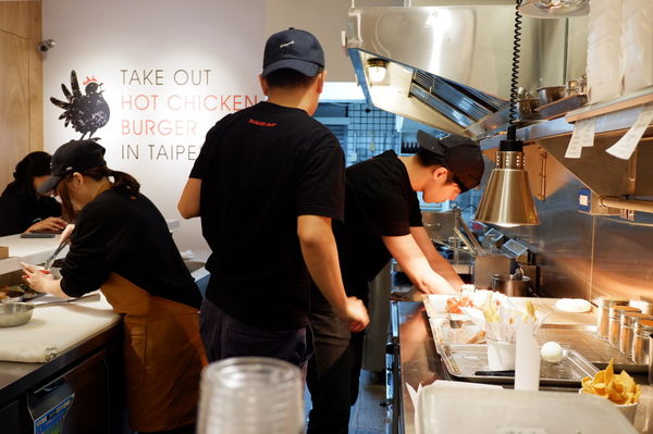 【台北 信義區美式炸雞漢堡推薦】Burgerout @貝大小姐的多元心宇宙