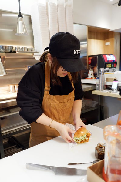 【台北 信義區美式炸雞漢堡推薦】Burgerout @貝大小姐的多元心宇宙