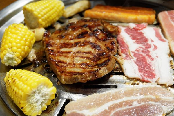 【台中 一中商圈】阿豬媽아줌마韓式烤肉 x 火鍋吃到飽(總店) @貝大小姐的多元心宇宙