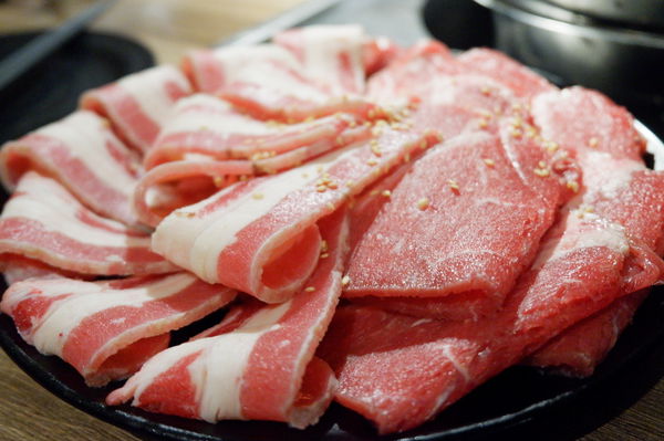 【基隆 仁愛區】月桂炭火燒肉 吃到飽 @貝大小姐的多元心宇宙