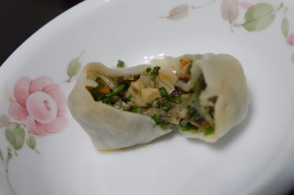 【網購美食】菇貓水餃＋草莓優格冰淇淋+嚴選厚片蔥油餅 @貝大小姐的多元心宇宙
