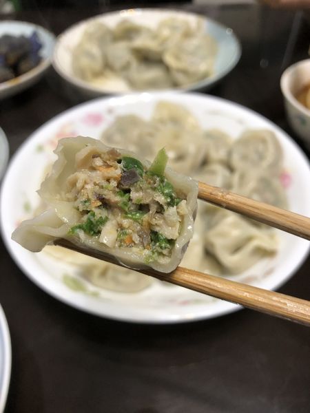 【網購美食】菇貓水餃＋草莓優格冰淇淋+嚴選厚片蔥油餅 @貝大小姐的多元心宇宙