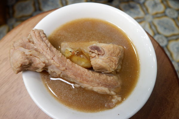 【台北 中山站美食】黃亞細肉骨茶 新光三越南西店 @貝大小姐的多元心宇宙