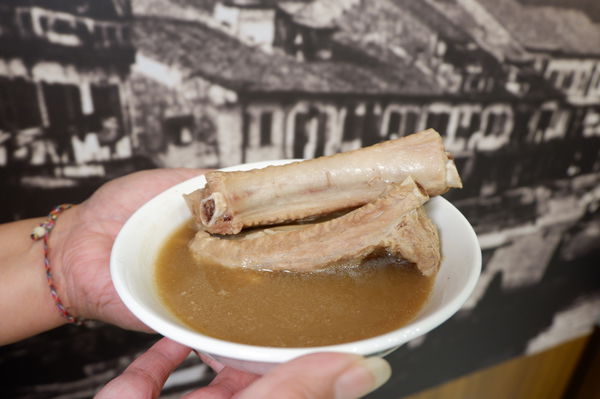 【台北 中山站美食】黃亞細肉骨茶 新光三越南西店 @貝大小姐的多元心宇宙