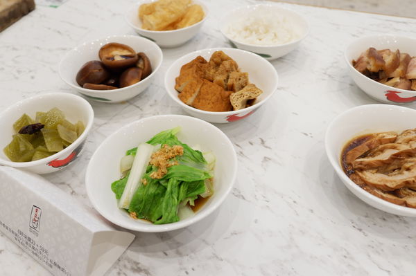 【台北 中山站美食】黃亞細肉骨茶 新光三越南西店 @貝大小姐的多元心宇宙