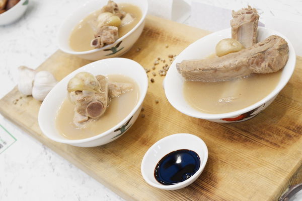 【台北 中山站美食】黃亞細肉骨茶 新光三越南西店 @貝大小姐的多元心宇宙