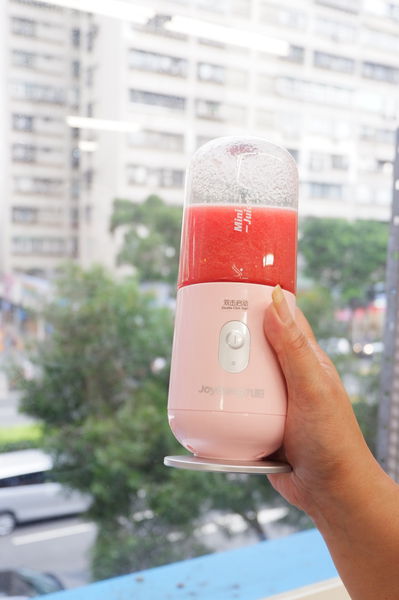 【果汁機推薦】2019淘寶必買：九陽可擕式榨汁機 / 家用水果小型學生迷你果汁機 / 搖搖杯電動榨汁杯 @貝大小姐的多元心宇宙