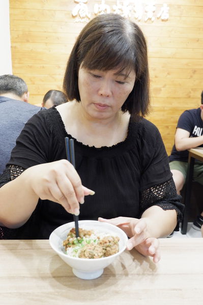 【台中 第二市場美食推薦】嵐肉燥專賣店/台中肉燥美食、宅配團購美食 @貝大小姐的多元心宇宙