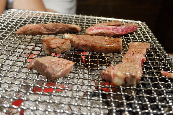 【台北 公館站美食】戰醬燒肉 / 寵物友善燒烤餐廳 / 燒肉吃到飽 @貝大小姐的多元心宇宙