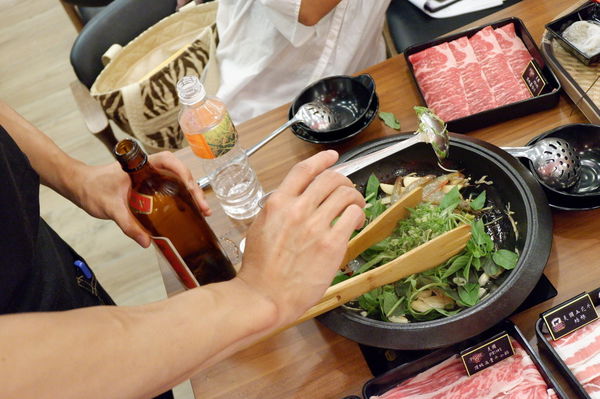 【台北 松江南京站美食】嗨蝦蝦三杯醉蝦石頭鍋吃到飽 @貝大小姐的多元心宇宙