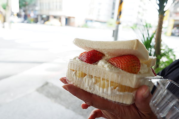 【台北 萬華南機場美食】Only Toast偷吃吐司專賣店 @貝大小姐的多元心宇宙