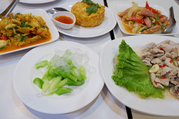 【曼谷 大皇宮美食】Krua Apsorn : ครัวอัปษร @貝大小姐的多元心宇宙