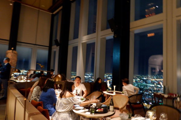 【泰國 曼谷美食景點】Mahanakhon Bangkok SkyBar @貝大小姐的多元心宇宙