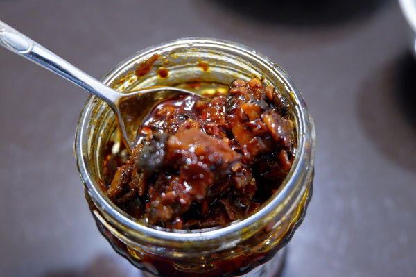 【美食必備】老干媽香菇油辣椒醬 @貝大小姐的多元心宇宙