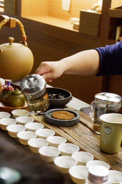 【玩賞艋舺 Day1】禾順商旅 X 柳隅茶舍 X 慢旅.地圖空間 X 三水食品花生行 X 台北堂摩那卡餅本舖 X 呆待咖啡 DD coffee X 龍山寺 X 艋舺牛排館 X 勝祥號 X 一肥仔 @貝大小姐的多元心宇宙