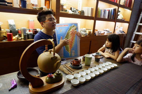 【玩賞艋舺 Day1】禾順商旅 X 柳隅茶舍 X 慢旅.地圖空間 X 三水食品花生行 X 台北堂摩那卡餅本舖 X 呆待咖啡 DD coffee X 龍山寺 X 艋舺牛排館 X 勝祥號 X 一肥仔 @貝大小姐的多元心宇宙