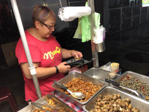 【玩賞艋舺 Day1】禾順商旅 X 柳隅茶舍 X 慢旅.地圖空間 X 三水食品花生行 X 台北堂摩那卡餅本舖 X 呆待咖啡 DD coffee X 龍山寺 X 艋舺牛排館 X 勝祥號 X 一肥仔 @貝大小姐的多元心宇宙