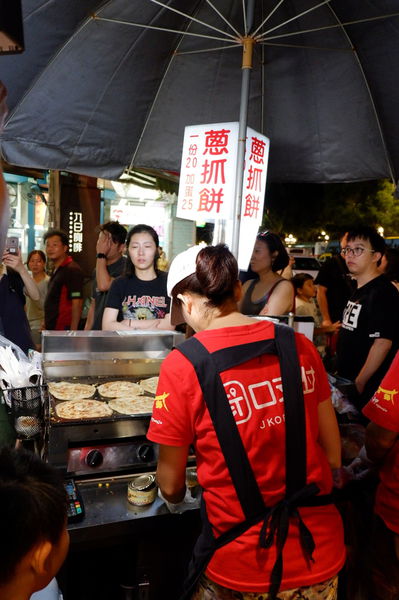 【玩賞艋舺 Day1】禾順商旅 X 柳隅茶舍 X 慢旅.地圖空間 X 三水食品花生行 X 台北堂摩那卡餅本舖 X 呆待咖啡 DD coffee X 龍山寺 X 艋舺牛排館 X 勝祥號 X 一肥仔 @貝大小姐的多元心宇宙