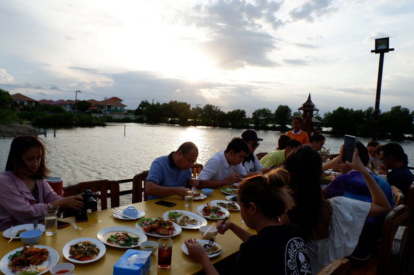 【泰國 曼谷美食】哇萊篷餐廳 เรืองฤทธิ์ ซีฟู้ด Ruengrit Seafood @貝大小姐的多元心宇宙