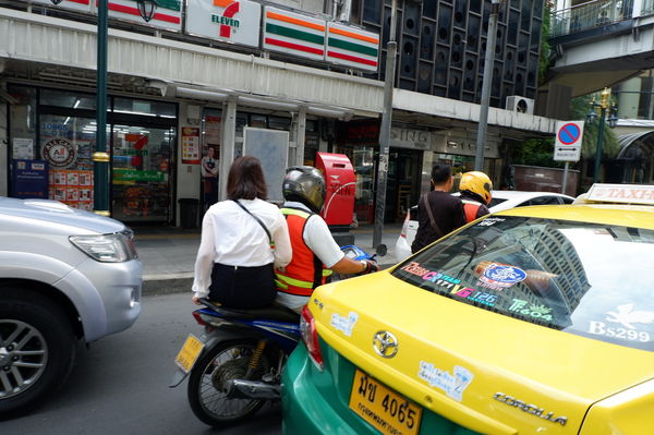 【泰國 曼谷交通工具】摩托計程車 Motorbike Taxi มอเตอร์ไซค์รับจ้าง @貝大小姐的多元心宇宙