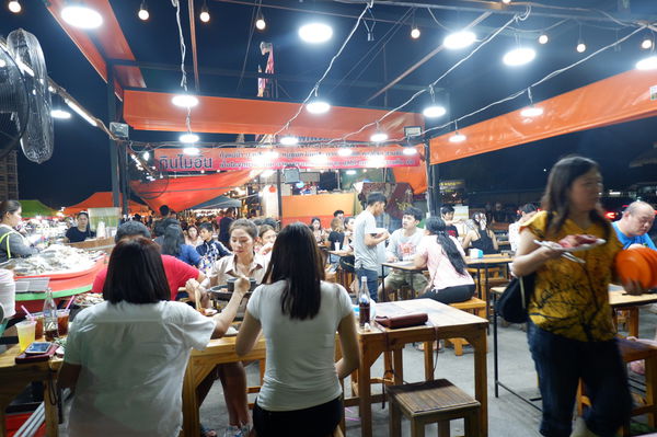 【泰國 曼谷夜市】理杜安夜市 Liab Duan Night Market ตลาดนัดเลียบด่วน @貝大小姐的多元心宇宙